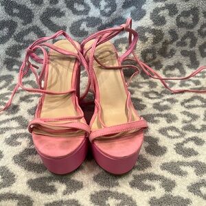 Perfect heals, only worn once !!